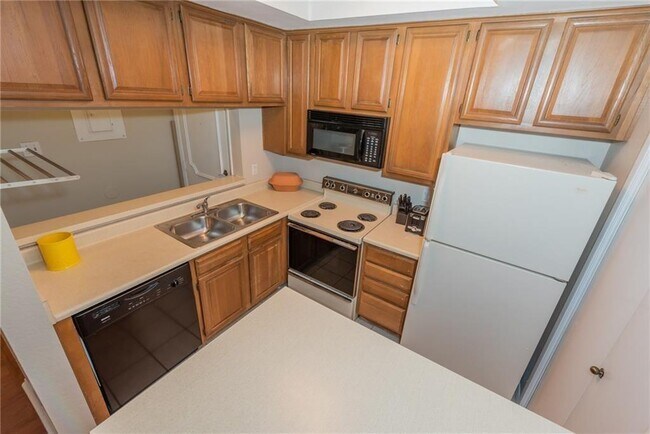 Building Photo - 806 W 24th St