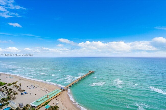 Building Photo - 16485 Collins Ave