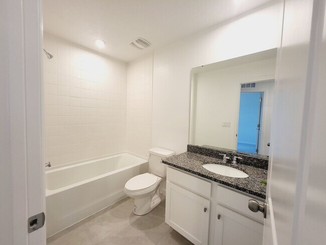 Building Photo - 3 Bedroom 2.5 Bathroom Townhome For Rent w...