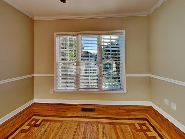 Building Photo - 111 Wynlands Dr