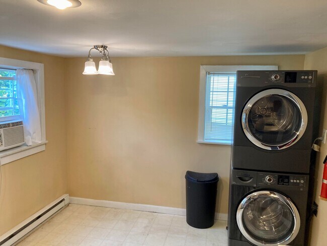 Kitchen - 92 Cottage St