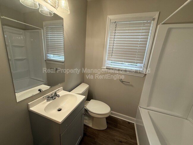 Building Photo - 803 Devon Dr