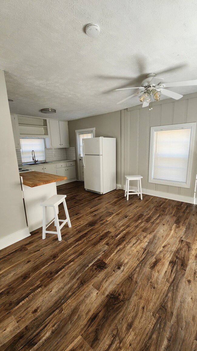 Building Photo - 5930 S New Hope Rd