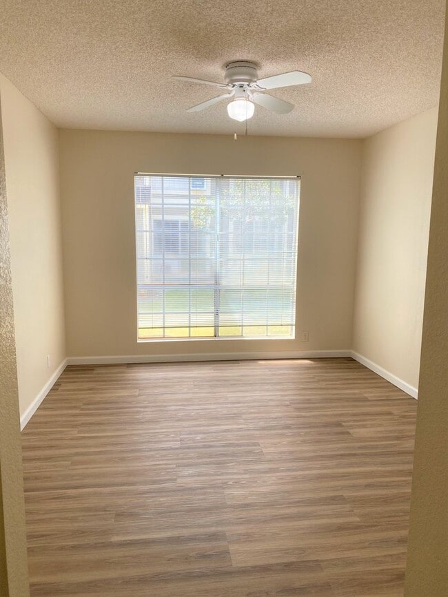 Building Photo - Royal Palm - Renovated two bedroom in Waip...