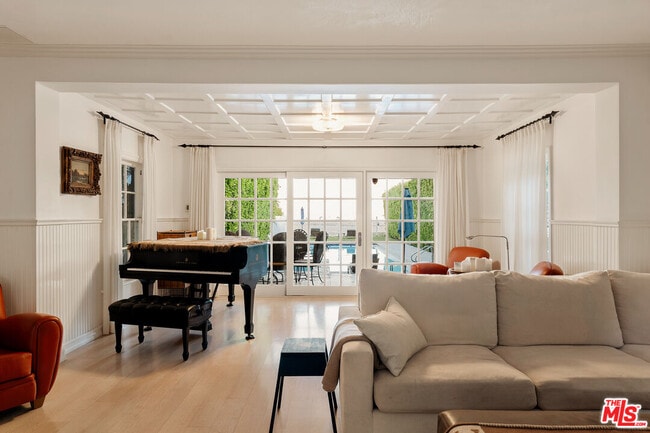 Building Photo - 501 Palisades Beach Rd