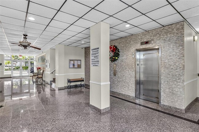 Building Photo - 200 S Birch Rd