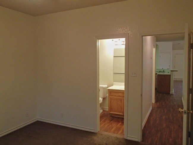 Building Photo - 304 Tamara Dr