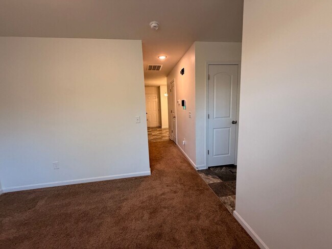 Building Photo - Available Now – Spacious 4BR Home on 1.5 Acres in Rural Hall!