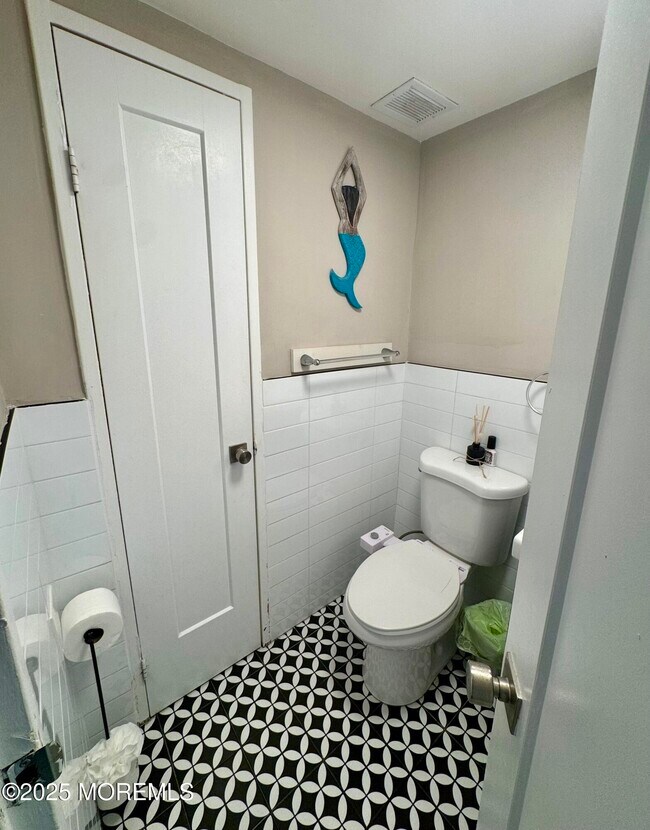 Building Photo - 321 Sunset Ave