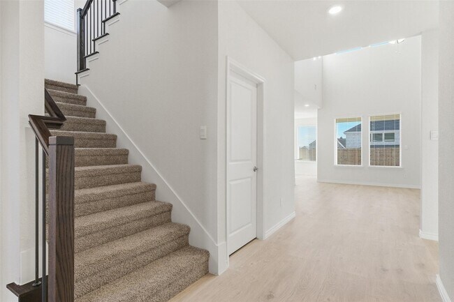 Building Photo - 115 Sophie Dr