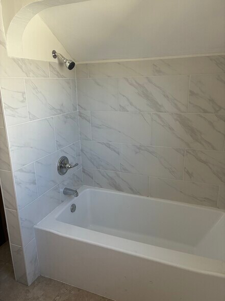 Building Photo - 326 Poplar St