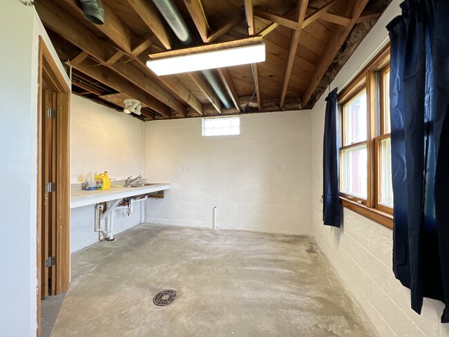 Building Photo - 3170 Asbury Rd