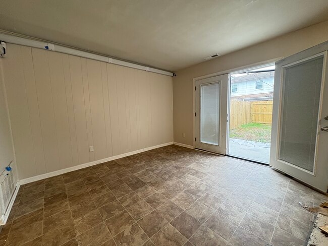 Building Photo - 813 S Grosvenor Ct