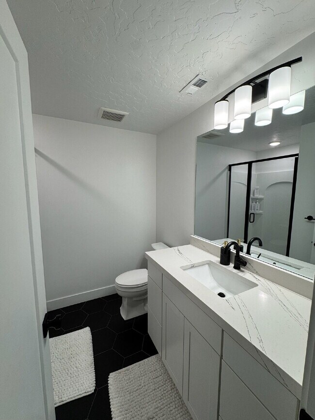 Building Photo - "Spacious 4-Bed Townhouse with Scenic Views & Rooftop Patio in American Fork!"