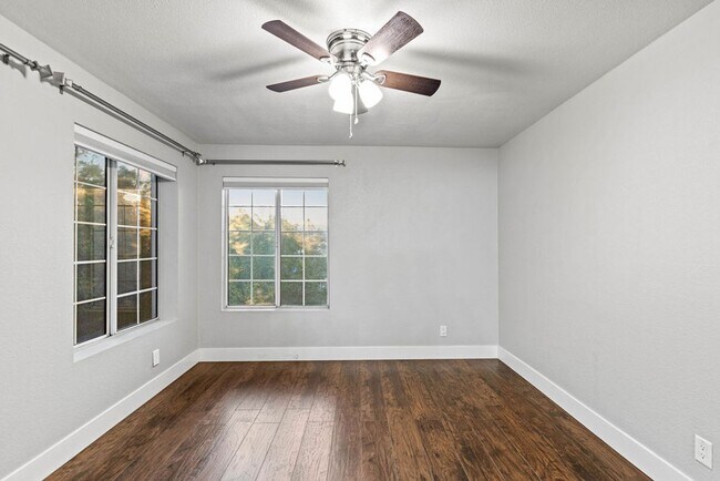 Building Photo - Gorgeous Renovated Condo in Guard Gated Neighborhood