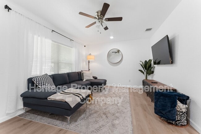 Building Photo - 338 Tomrob Dr