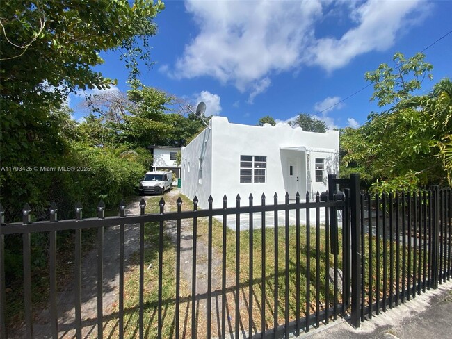 Primary Photo - 5028 NW 3rd Ave