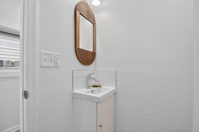 Building Photo - 306 N J St