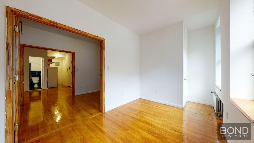 Building Photo - 96 Third Avenue
