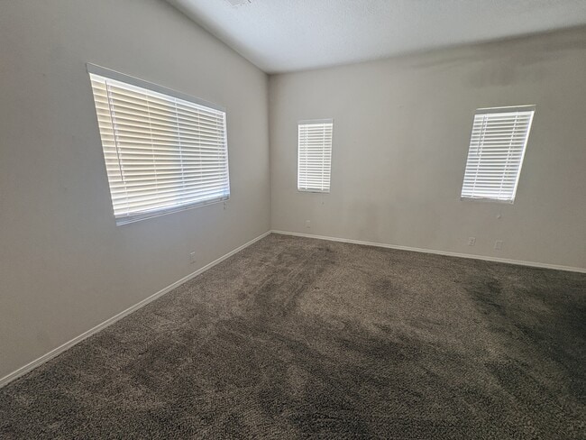 Building Photo - 7180 Husky Dr NE