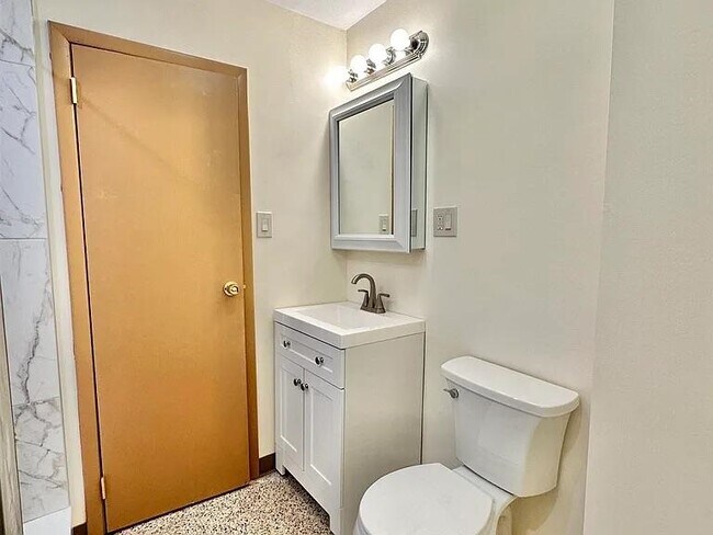 Building Photo - 902 Washington St