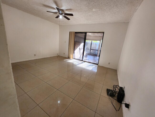 Building Photo - 903 NW 79th Terrace