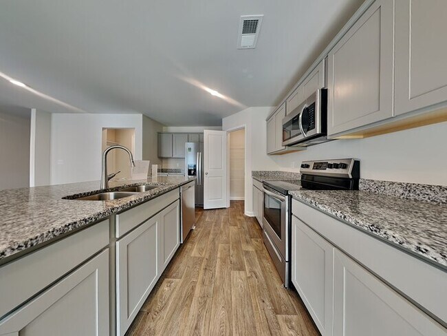 Building Photo - Burnside Farms! Fenced in Backyard! Near U...