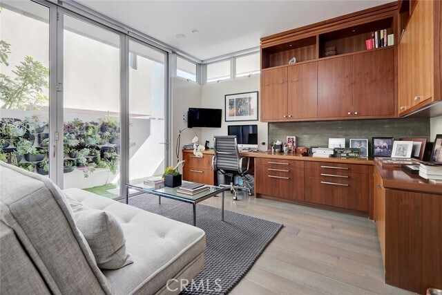 Building Photo - 3208 Ocean Dr