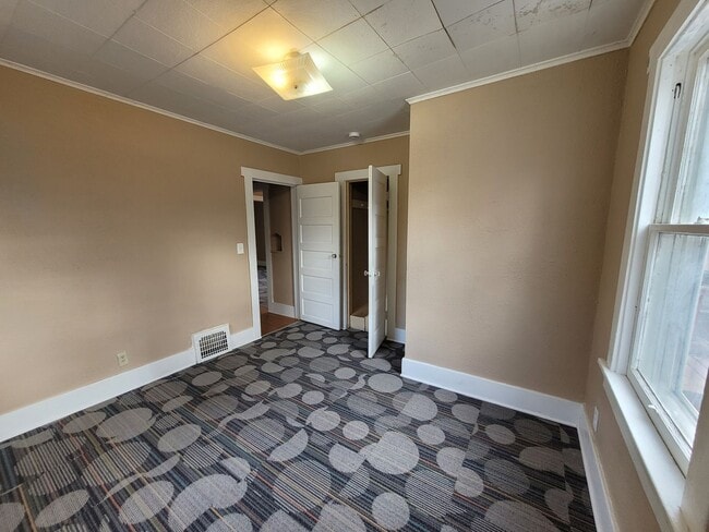 Building Photo - 2 Bedroom, 1 Bathroom Home with Deck