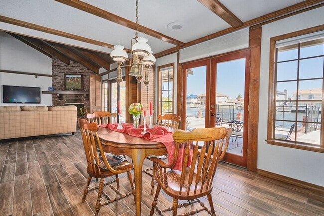 Building Photo - Spacious 3-Bedroom Lake House in Victorvil...