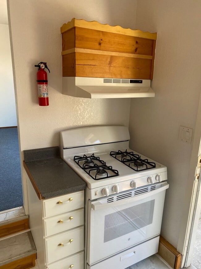 Building Photo - Charming Granny Unit in the Heart of the E...