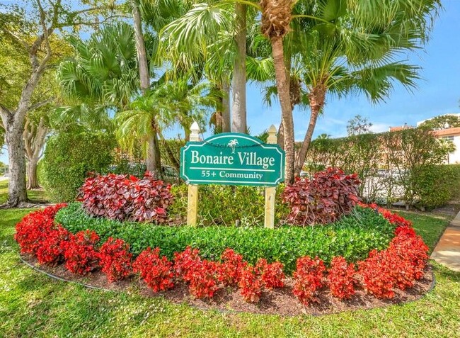Building Photo - 14527 Bonaire Blvd