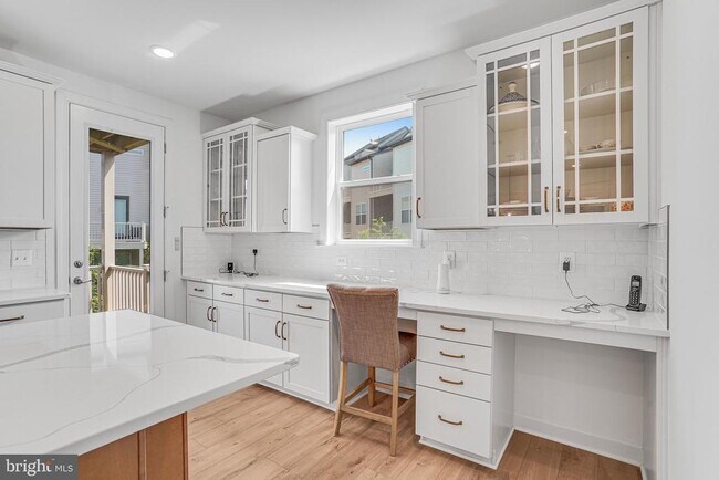 Building Photo - 4975 Longmire Wy
