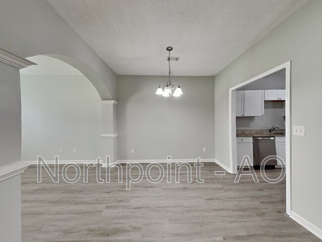 Building Photo - 8616 Thomas Ln