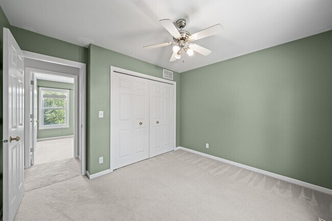 Building Photo - 406 Lakewood Dr