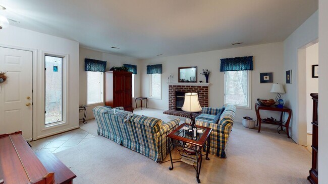 Building Photo - Short Term Furnished House