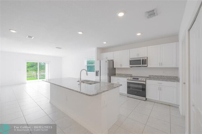 Building Photo - 3537 SW San Benito St