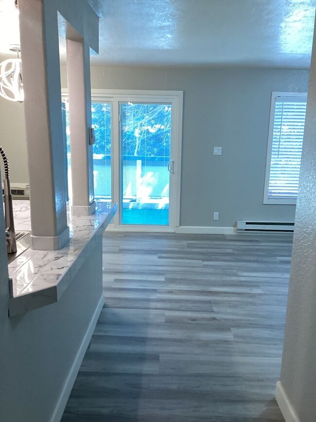 Building Photo - BEAUTIFUL - REMODELED 2 BEDROOM/1 BATH CON...