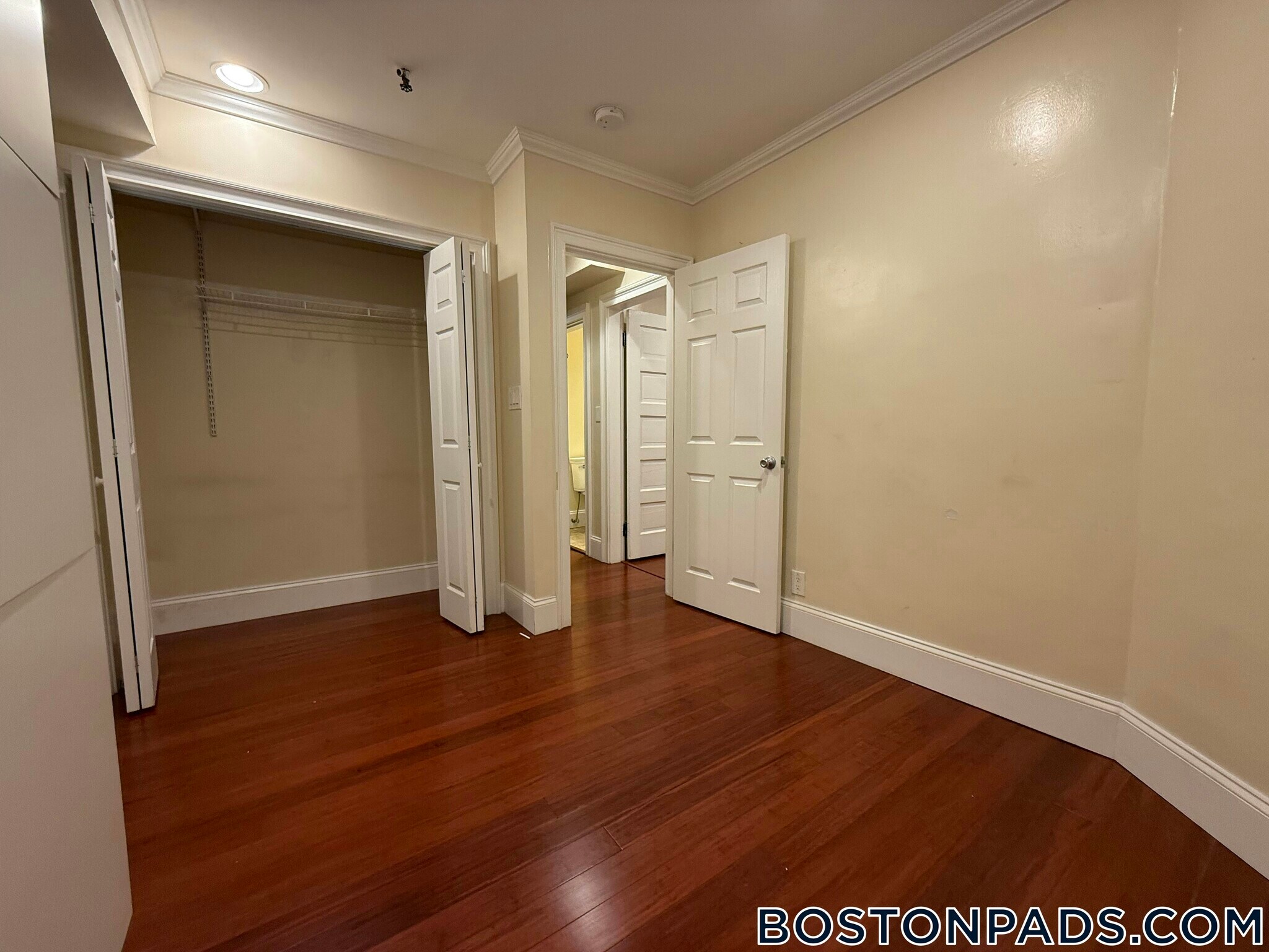 Building Photo - 1253 Beacon St