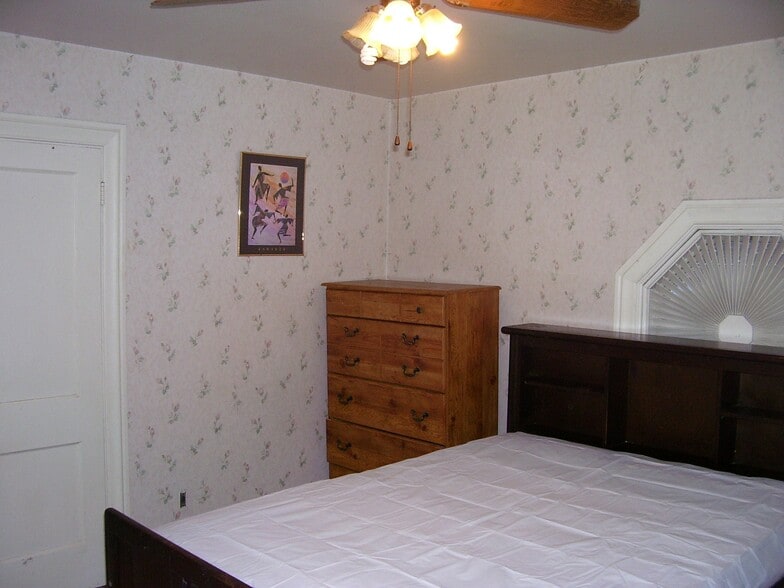 Primary Photo - 2403 South Ave