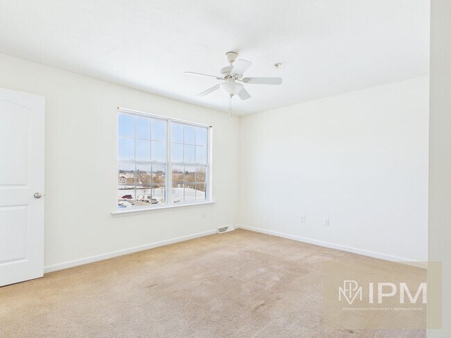 Building Photo - Modern 3 Bedroom Townhome with Garage & Outdoor Amenities!