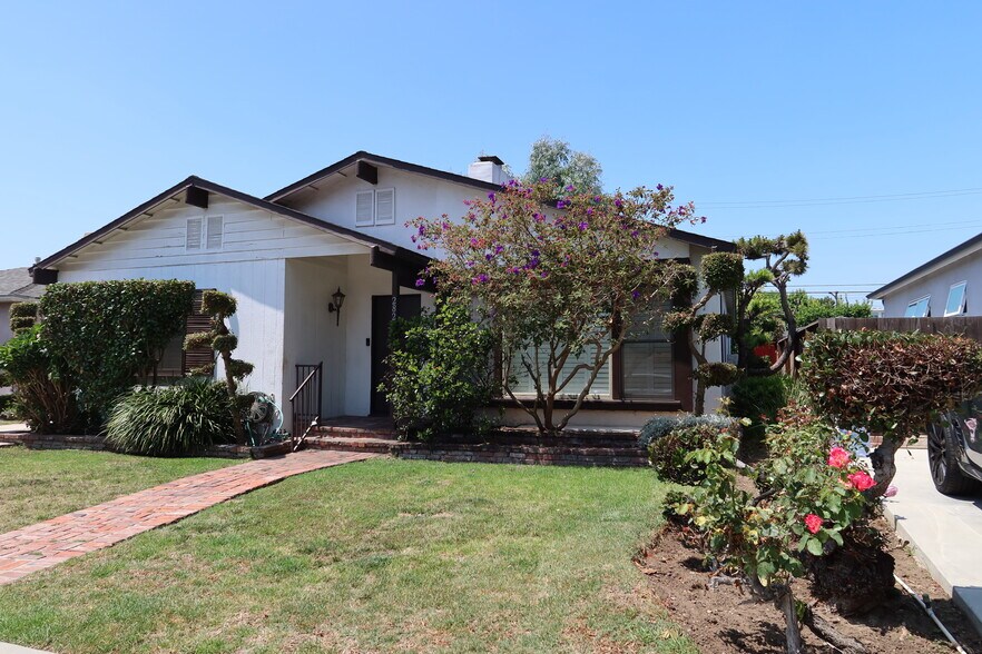 Building Photo - 2821 Tilden Ave