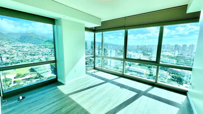 Building Photo - LUXURY DOWNTOWN PENTHOUSE w/ PANORAMIC VIE...