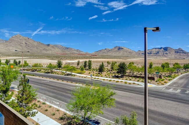 Building Photo - Stunning Fully Furnished 5-Bedroom Home in...