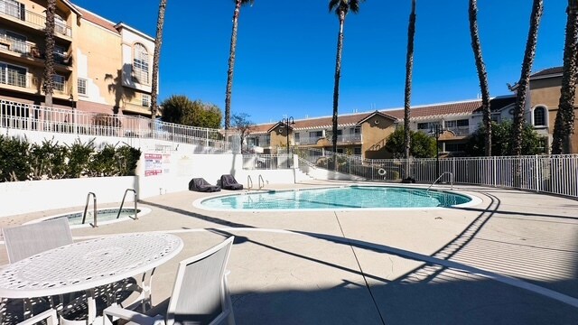 Building Photo - 4750 Templeton St