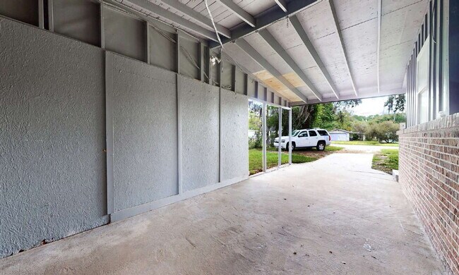 Building Photo - "Cozy 3-Bedroom Gem with a Gated Private B...