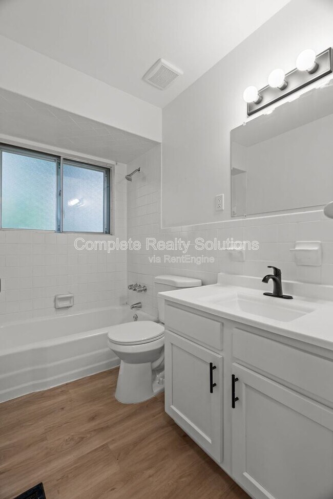 Building Photo - 560 Bardot Dr