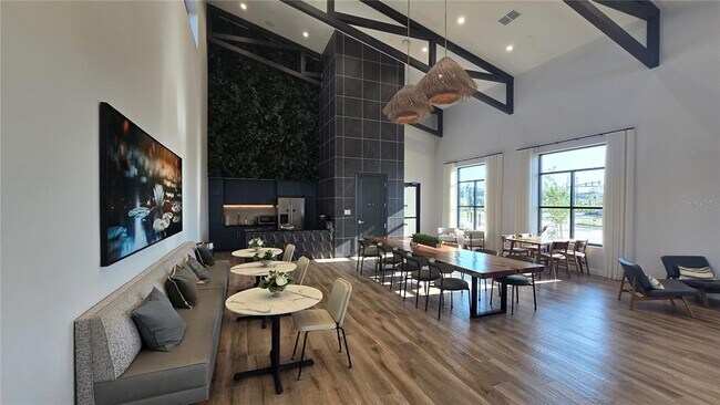 Building Photo - 2664 Armstrong Ave