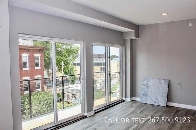 Building Photo - Luxury 2BR/2BA  unit with Large Roof deck!...