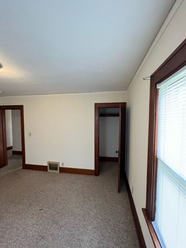 Building Photo - 3908 W Mineral Point Rd